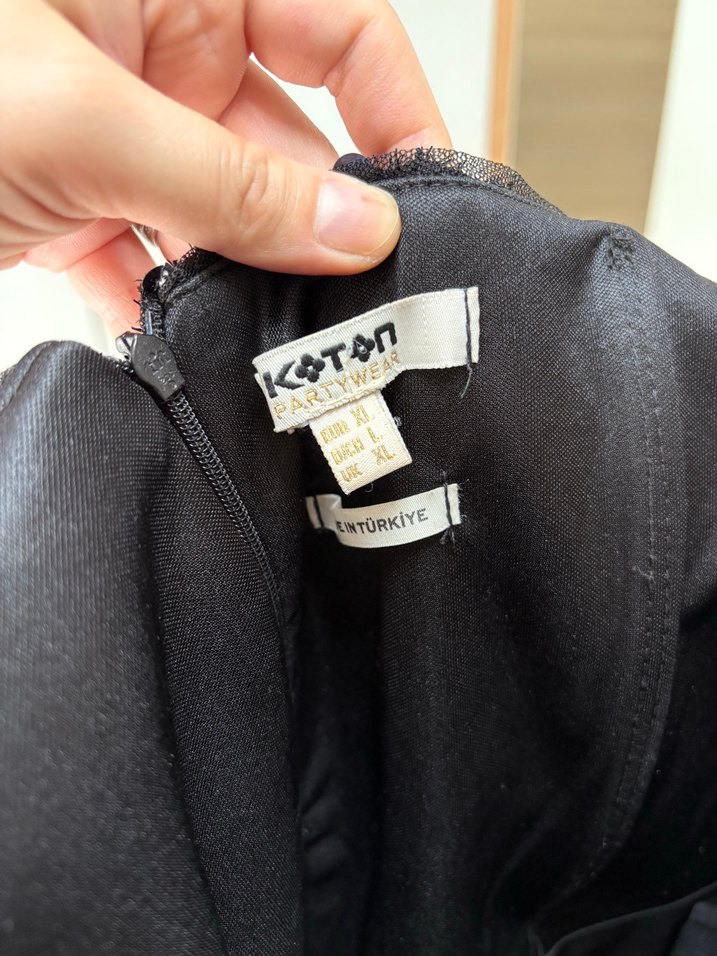 Uzun Kollu Siyah Parlak Straplez Elbise - Görsel 4