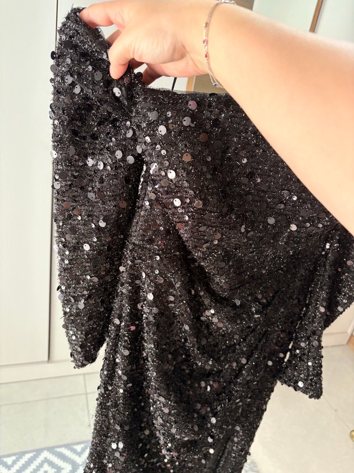 Uzun Kollu Siyah Parlak Straplez Elbise - Görsel 3