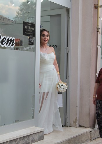 Seçil Straplez, Kısa Beyaz Gelinlik