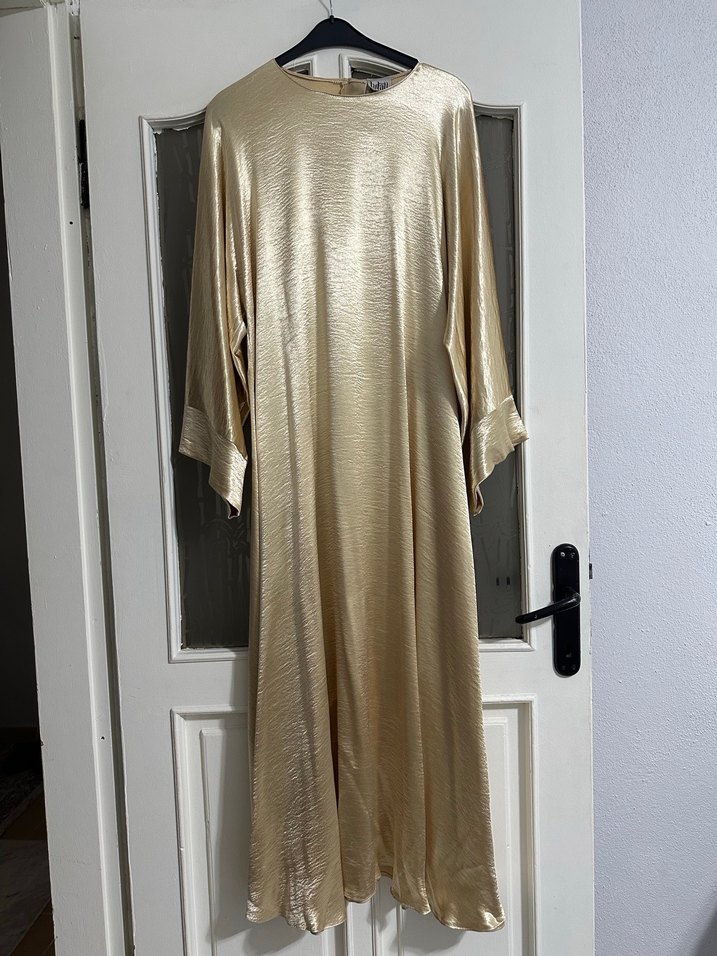 Drapeli Uzun Kollu Altın Tesettür Abiye - Görsel 3