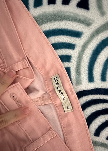 Pembe Düğmeli Kadın Kumaş Pantolon - Görsel 2