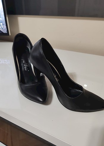 Siyah Klasik Stiletto Topuklu Kadın Ayakkabı