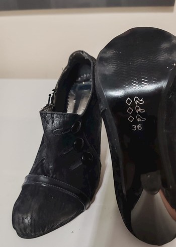 36 Beden siyah Renk Düğmeli Siyah Yılan Desenli Stiletto
