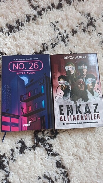 Beyza Alkoç iki kitabı 