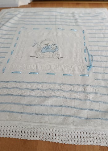 Mavi Nakışlı Örgü Bebek Battaniyesi - Görsel 4