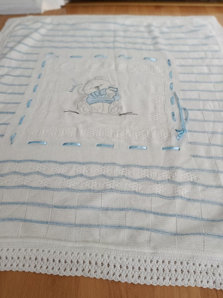 Mavi Nakışlı Örgü Bebek Battaniyesi - Görsel 4