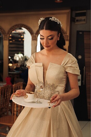 Nişan elbisesi