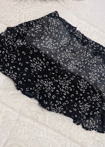 Volan Detaylı Siyah Şort Etek - Görsel 3