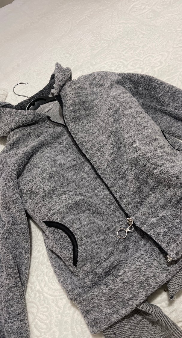 Gri Kapşonlu Tüylü Hırka - Görsel 3