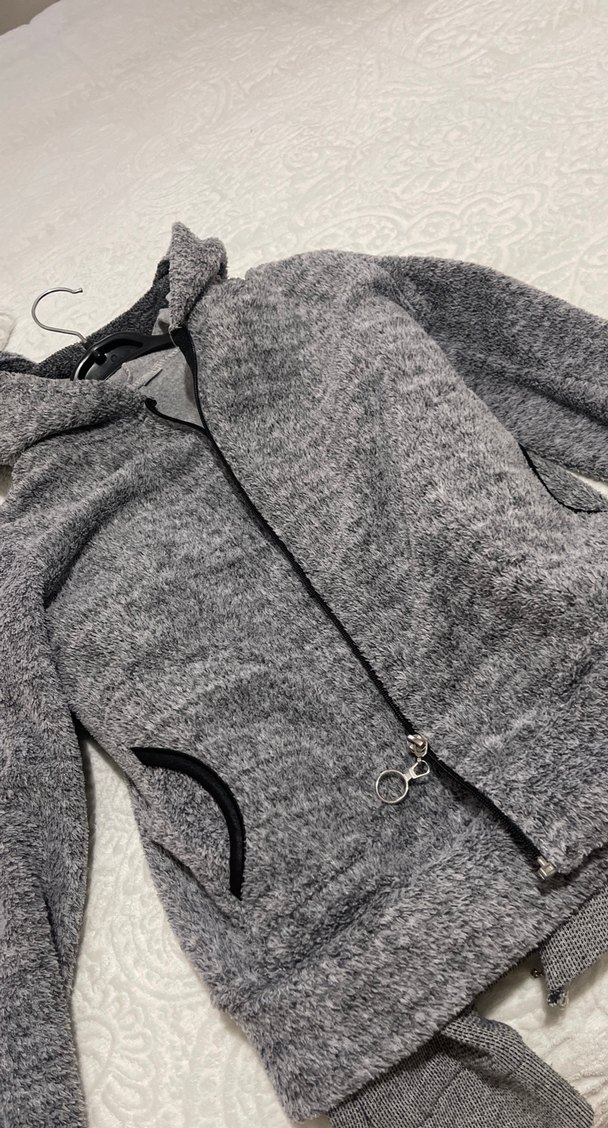 Gri Kapşonlu Tüylü Hırka - Görsel 2