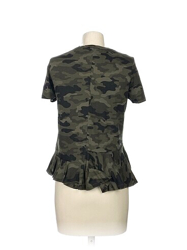 m Beden Zara T-shirt %70 İndirimli.