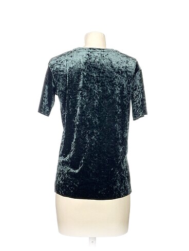 xs Beden Bershka T-shirt %70 İndirimli.