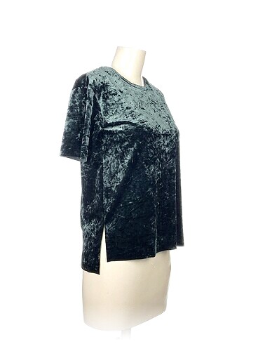 Bershka Bershka T-shirt %70 İndirimli.