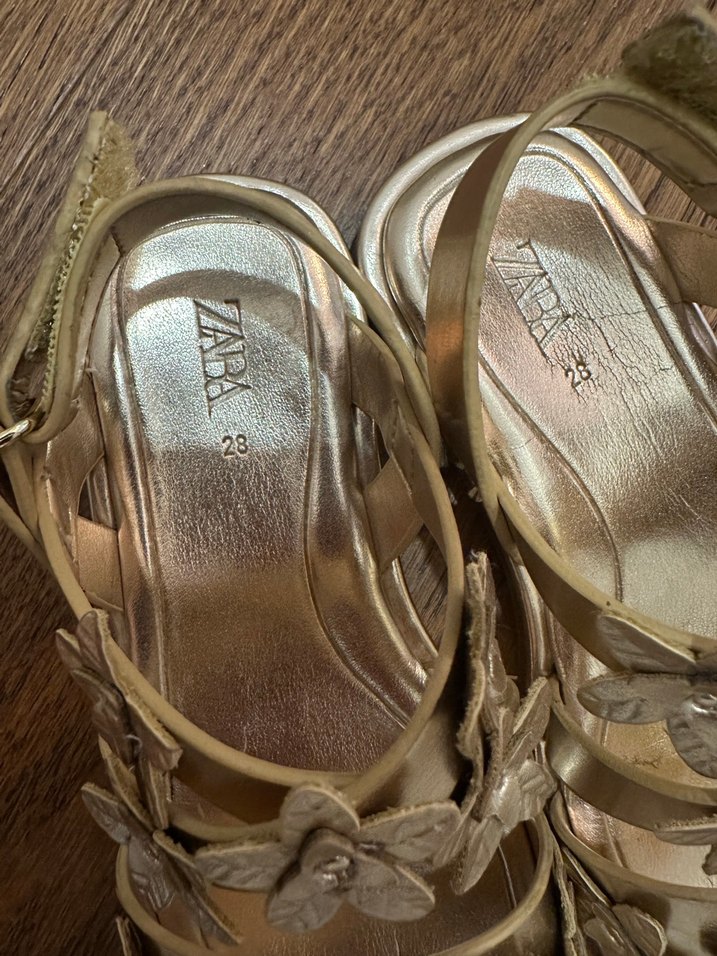 Çiçek Detaylı Gold çocuk Sandalet - Görsel 3