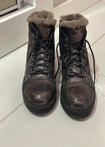 Kürklü Yılan Desenli Deri Kadın Bot - Görsel 3