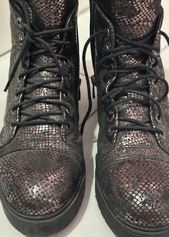 Kürklü Yılan Desenli Deri Kadın Bot - Görsel 2