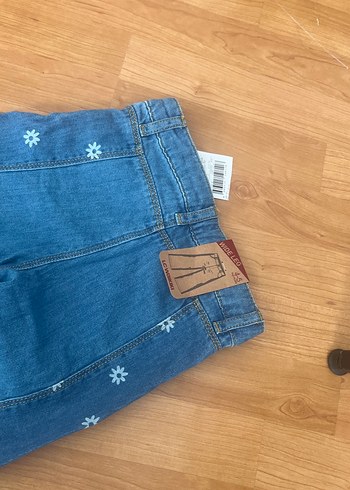 Nakışlı Bol Kesim Mavi Kız Kot Pantolon - Görsel 7