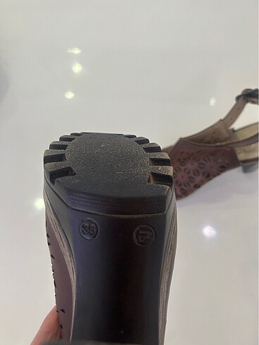 Lazer kesim delikli topuklu ayakkabı - Görsel 6