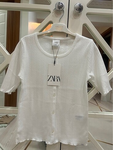 Zara düğmeli tişört