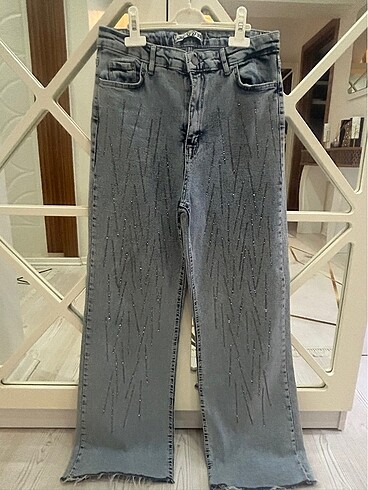 Taşlı bol kot pantolon