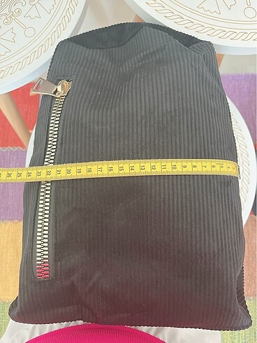  Beden siyah Renk Sırt Çanta 1 tane 80. 2 tane 150.