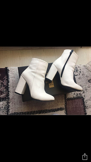 Beyaz bootie