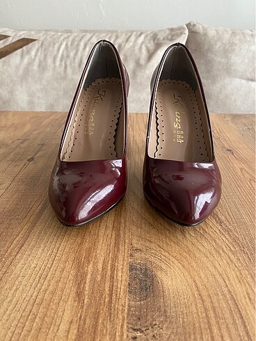 Bordo rugan stiletto