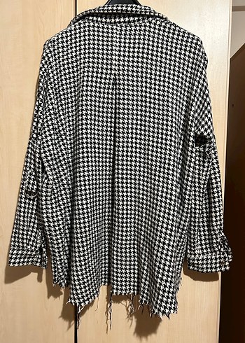 Trendyol marka kazayağı desenli kalın gömlek - Görsel 4