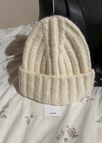 Mango Beyaz Örgü Yün Bere - Görsel 3