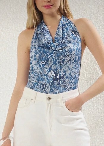 Trendyol & Milla Sırt dekolteli halter yaka çıtçıtlı bluz
