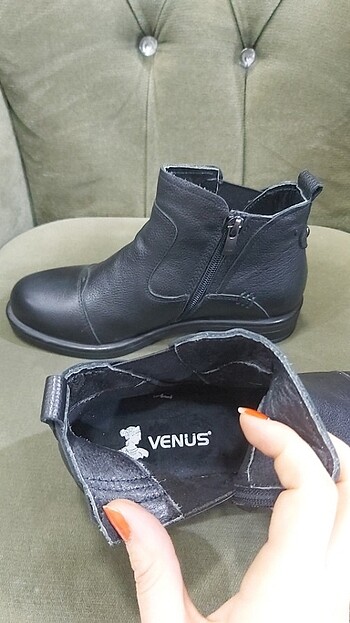 36 Beden siyah Renk Yeni Sezon 36,37,37,39,40 Numara Mevcut
