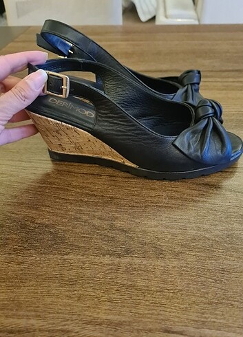 Derimod Çok tatlı sandalet 