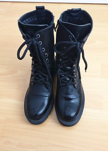 Siyah Bağcıklı Goth Stiletto Botlar 1 kez giyildi son fiyat.