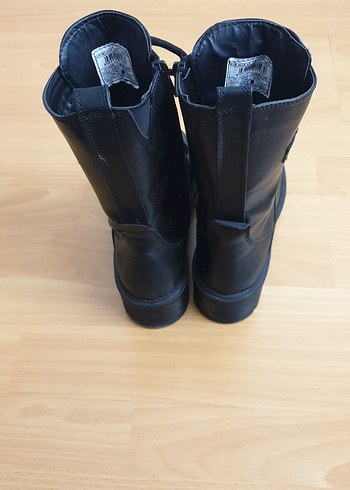 38 Beden siyah Renk Siyah Bağcıklı Goth Stiletto Botlar 1 kez giyildi son fiyat.