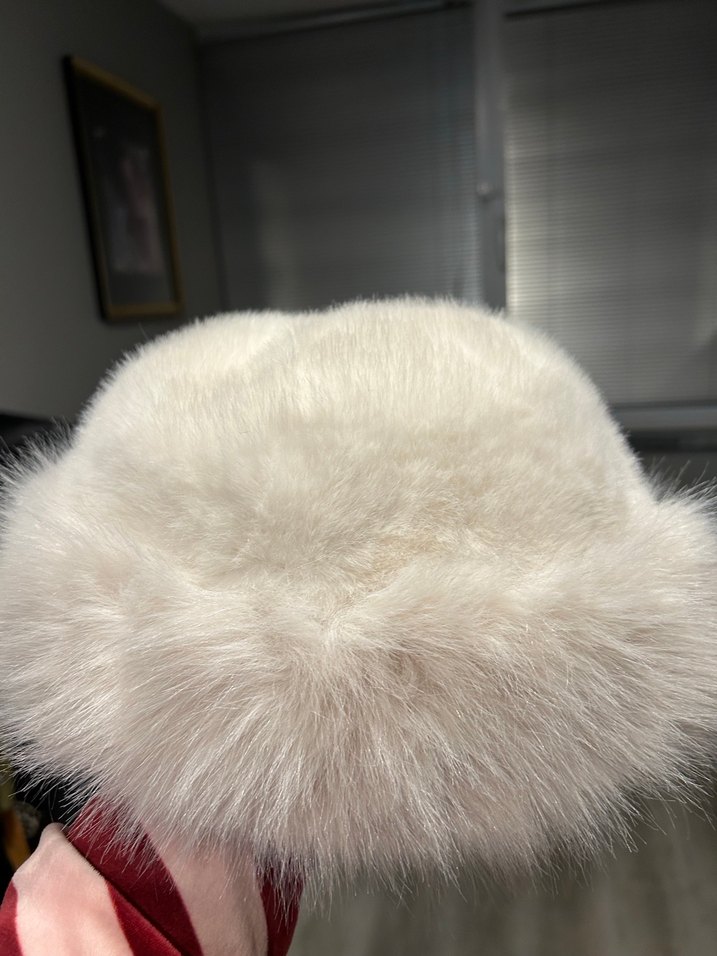 Beyaz Kürklü Kadın Şapka - Görsel 3