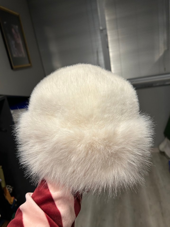 Beyaz Kürklü Kadın Şapka - Görsel 2