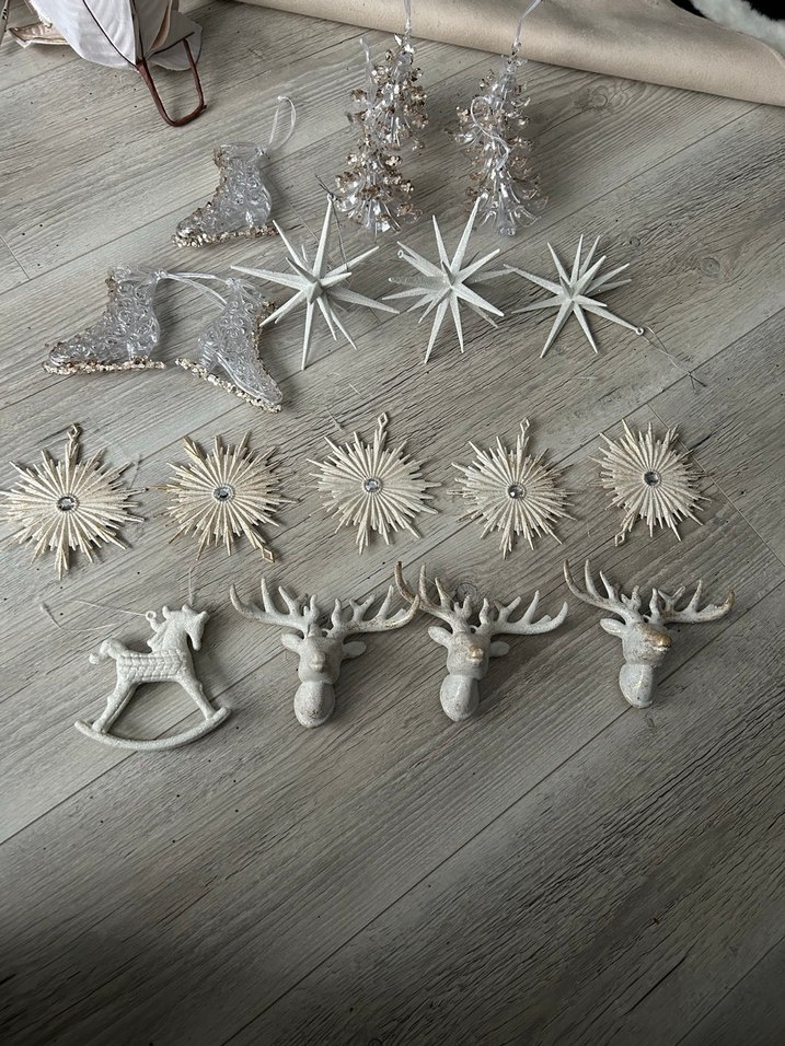 Beyaz ve Gri Yeni Yıl Süsleri Seti - Görsel 2