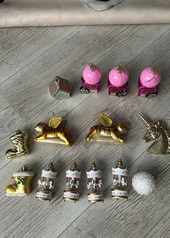Pembe ve Altın Yeni Yıl Süsleri Seti - Görsel 2