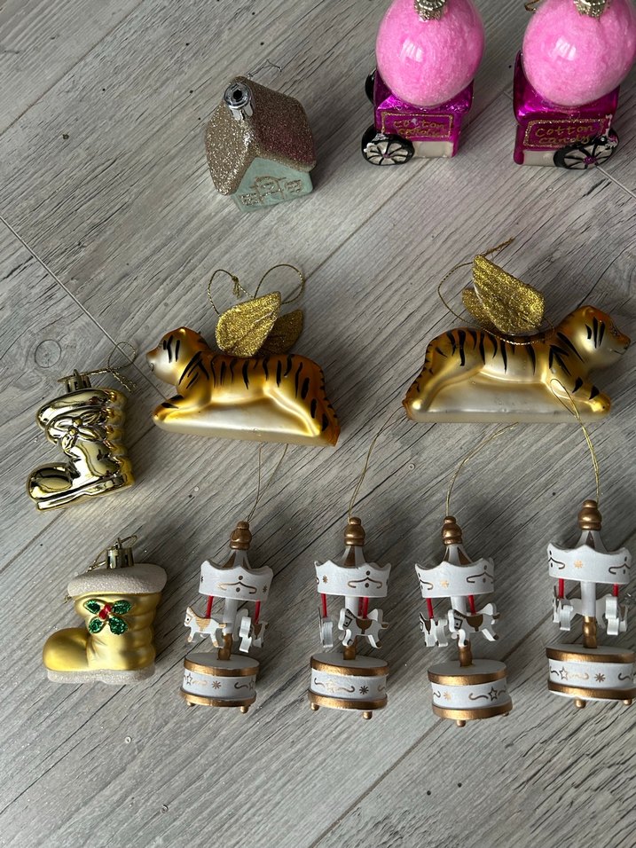 Pembe ve Altın Yeni Yıl Süsleri Seti - Görsel 5