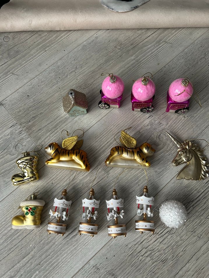 Pembe ve Altın Yeni Yıl Süsleri Seti - Görsel 2