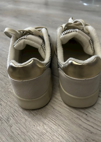 Ekoseli Bağcıklı Beyaz Kadın Spor Ayakkabı - Görsel 4