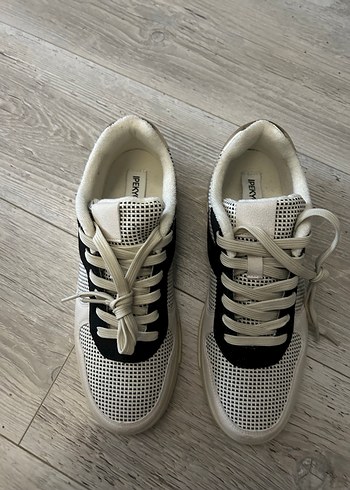 Ekoseli Bağcıklı Beyaz Kadın Spor Ayakkabı - Görsel 2