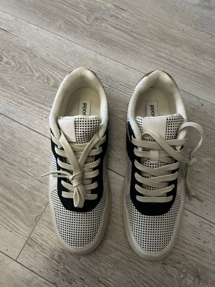 Ekoseli Bağcıklı Beyaz Kadın Spor Ayakkabı - Görsel 2