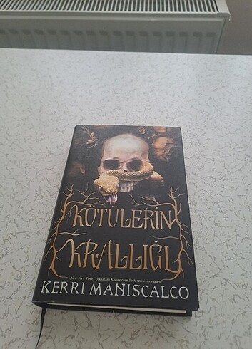 Kerri maniscalco kötülerin krallığı 