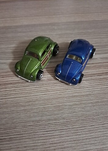  Hot Wheels iki araba 