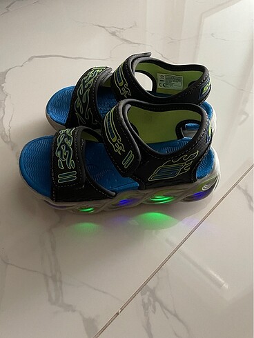 28 Beden Skechers çocuk sandalet