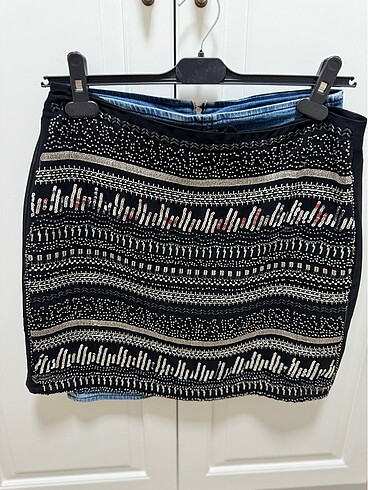 H&M işlemeli etek