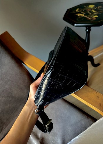 Tokalı Siyah Yılan Derisi Desenli Deri Çanta - Görsel 5