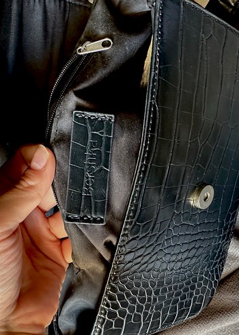 Tokalı Siyah Yılan Derisi Desenli Deri Çanta - Görsel 7