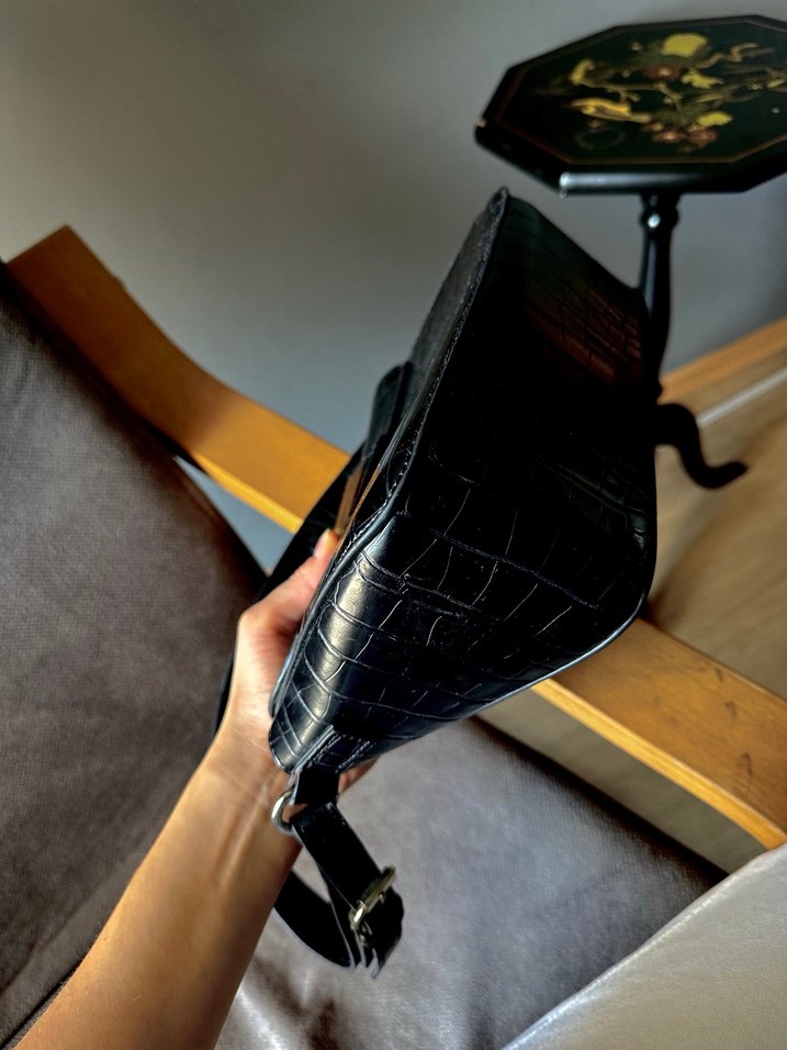 Tokalı Siyah Yılan Derisi Desenli Deri Çanta - Görsel 5